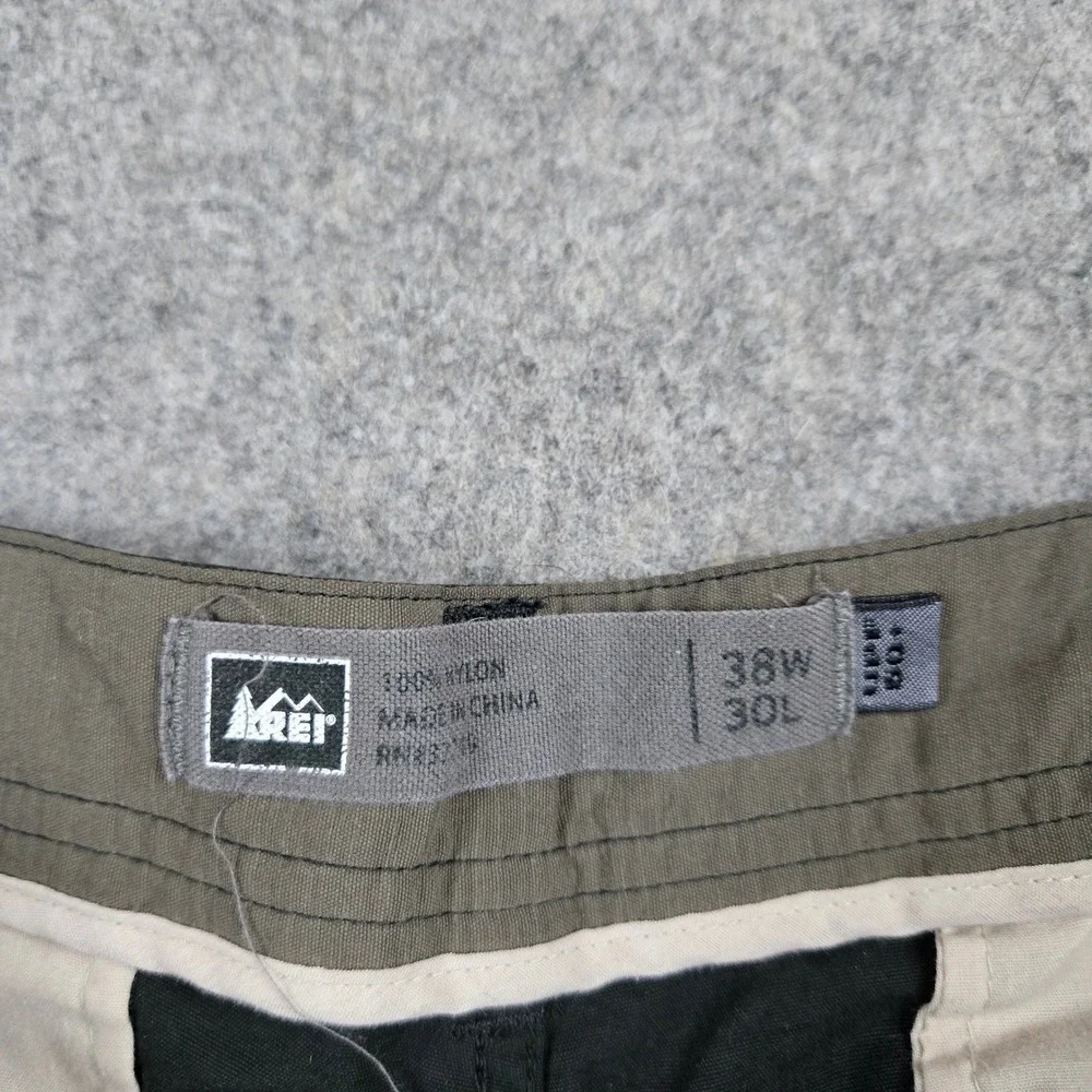 REI Hiking Pants Mens 38x30 Green Nylon UPF 50 Utility Outdoor‎ Gorpcore Travel